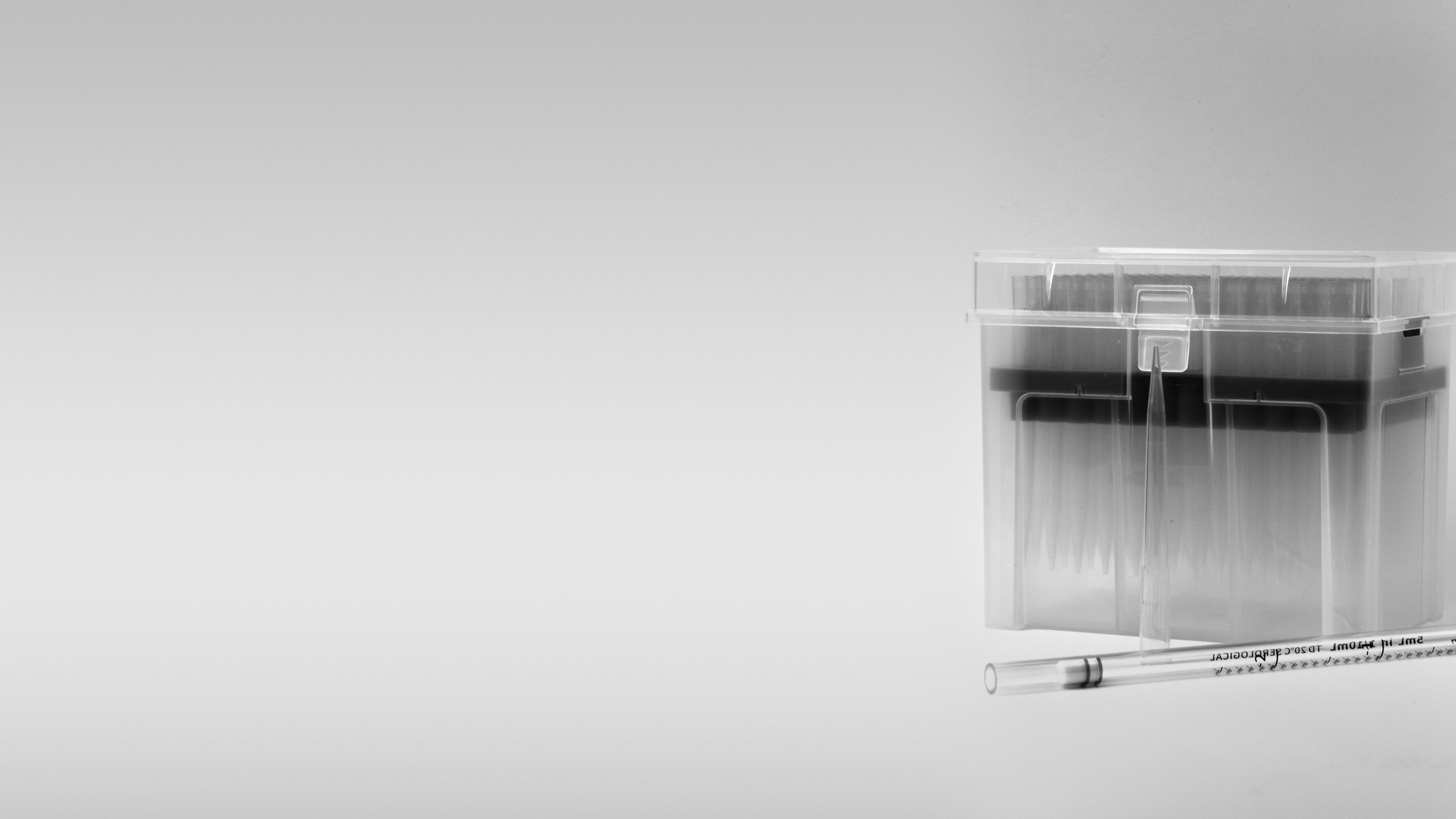 MODMAT pipette tip box and serological pipette